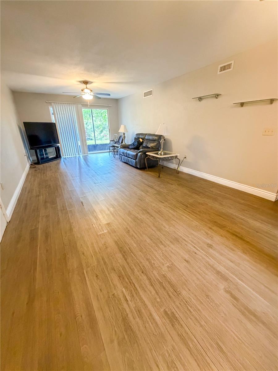 3850 Lake Unit 140, Tampa, FL 33614