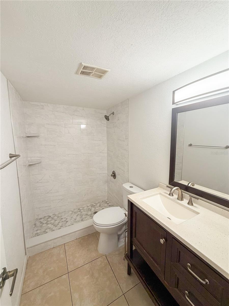 3850 Lake Unit 140, Tampa, FL 33614