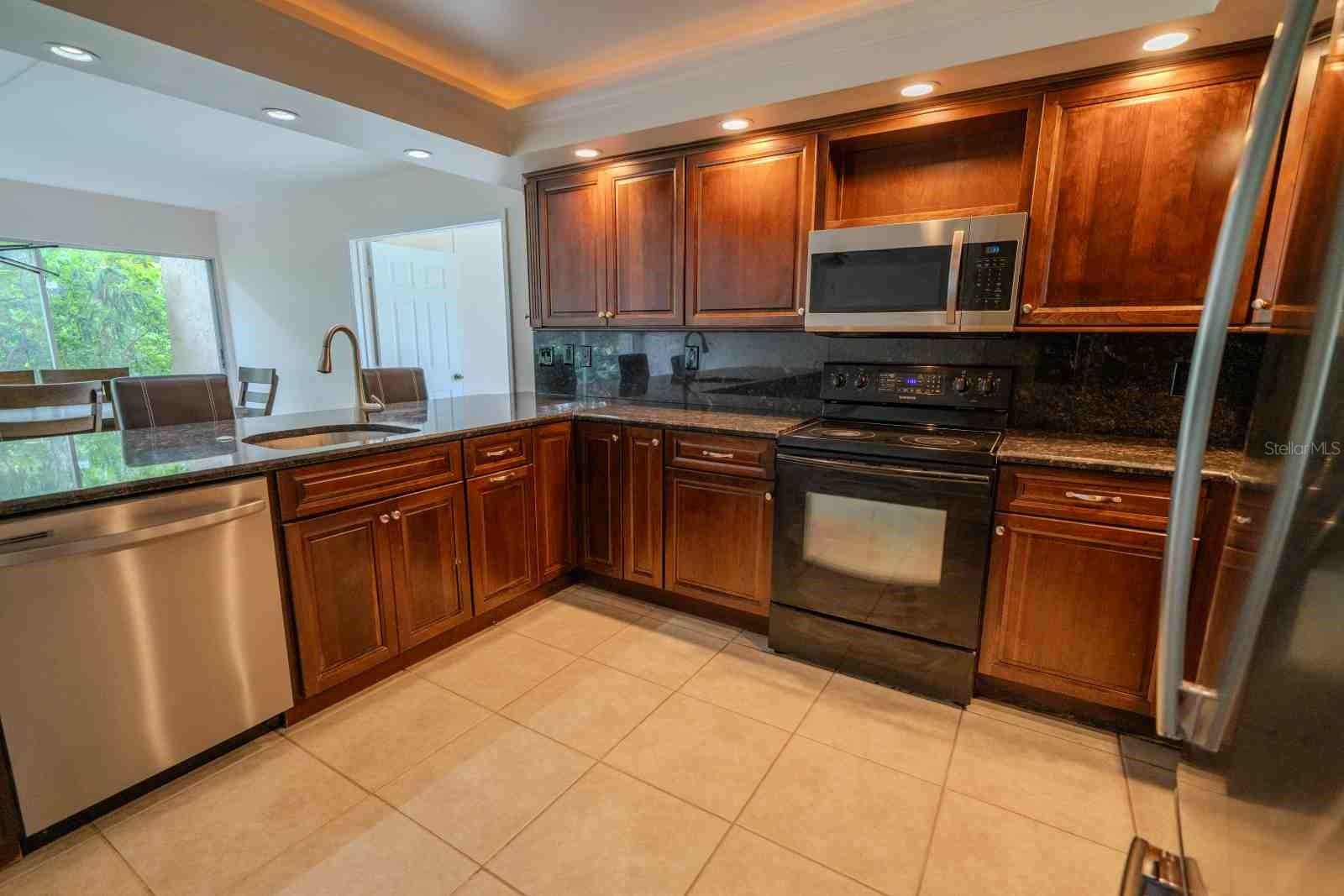 225 Country Club Unit D142, Largo, FL 33771