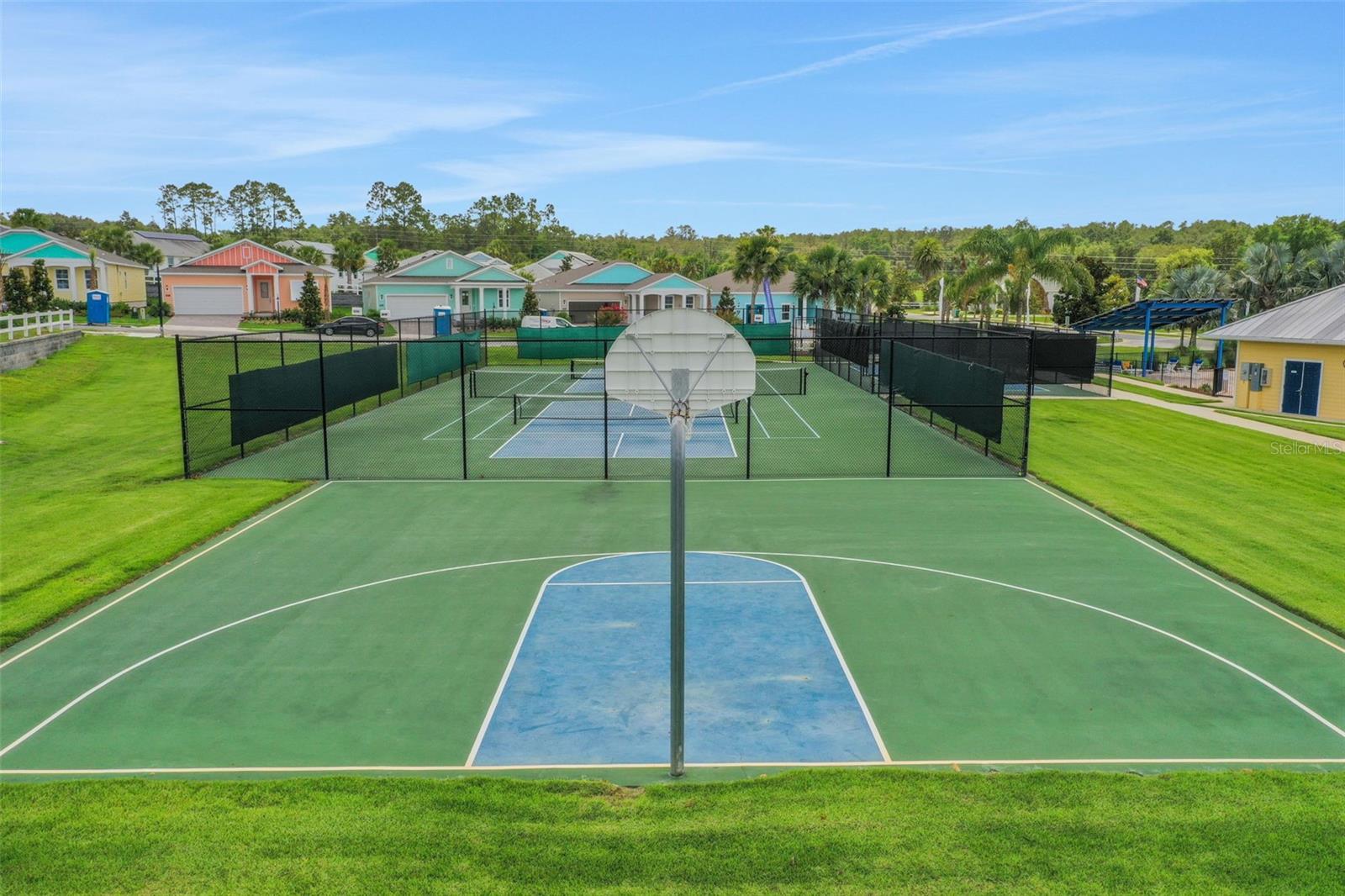 1038 Fiesta Key, Lady Lake, FL 32159
