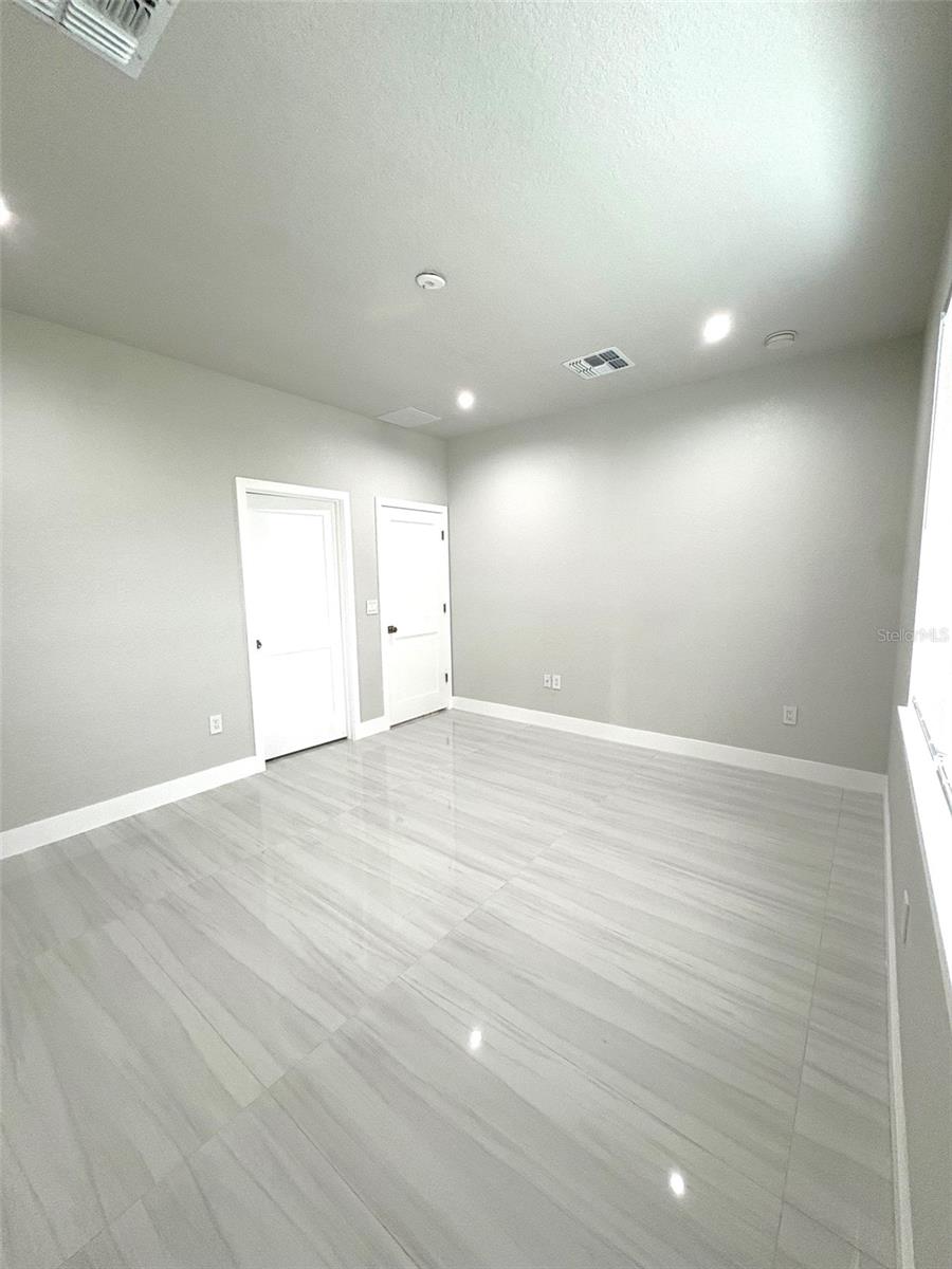 105 North, Davenport, FL 33837