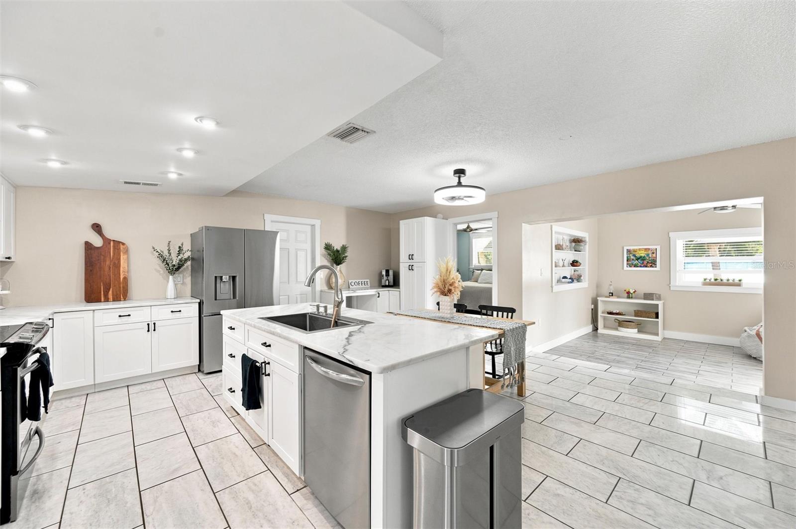 6230 Cedar, St Petersburg, FL 33702