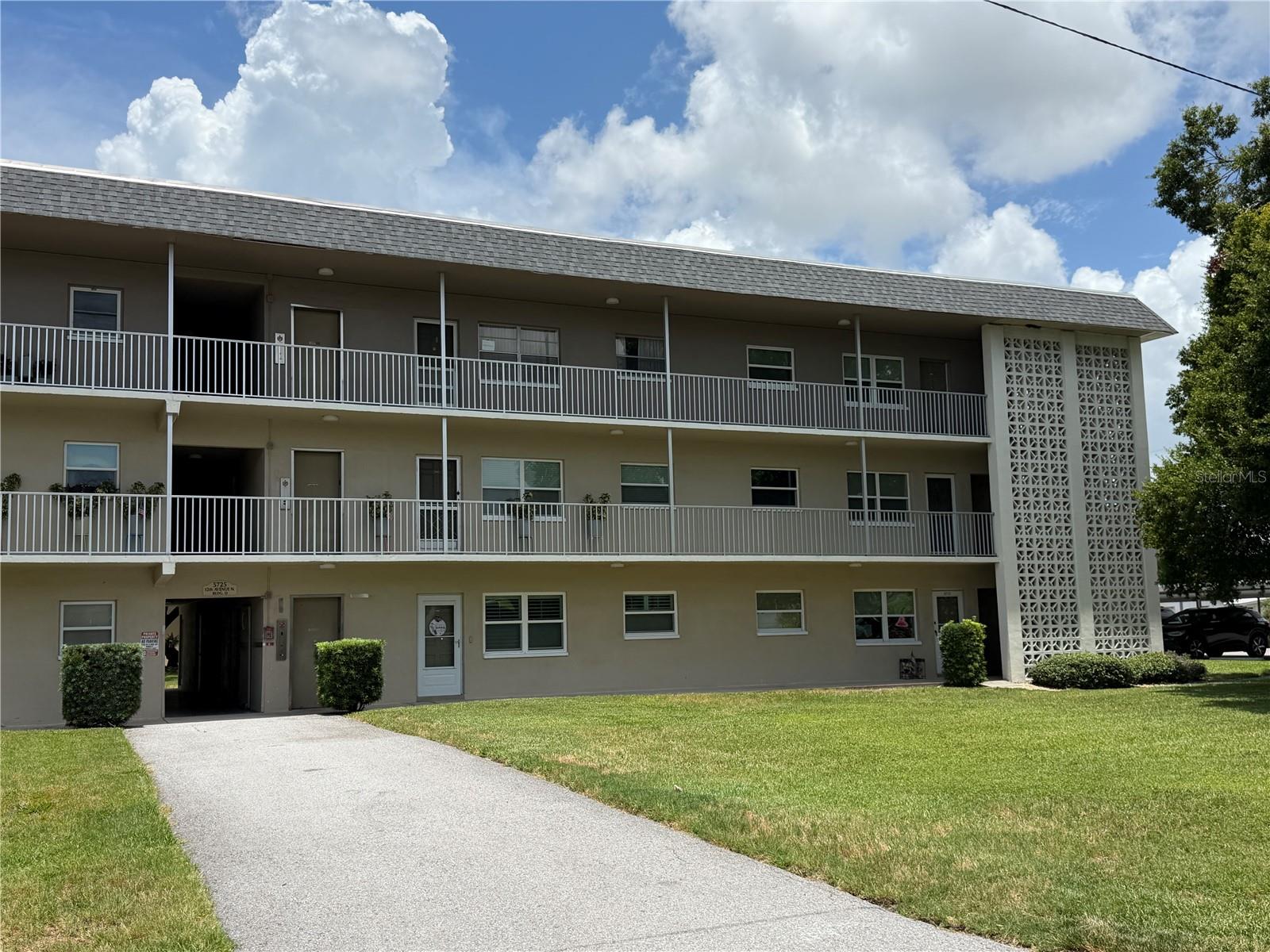 5725 12th Unit 306d, St Petersburg, FL 33710