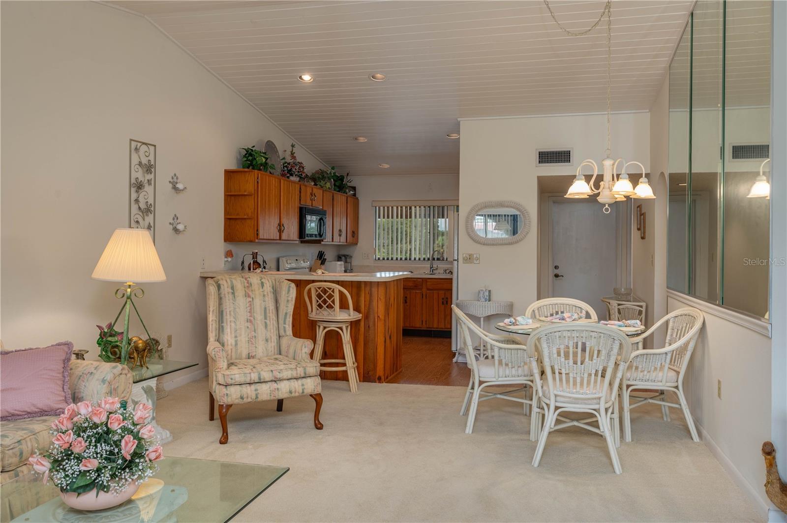 8203 Village Unit H-23, Lake Wales, FL 33898