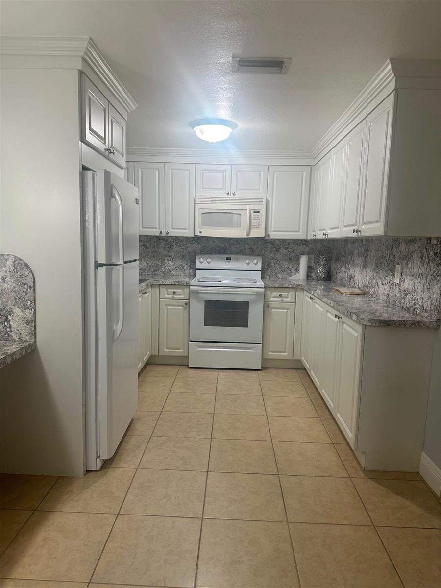 2106 Avalon, Sebring, FL 33870