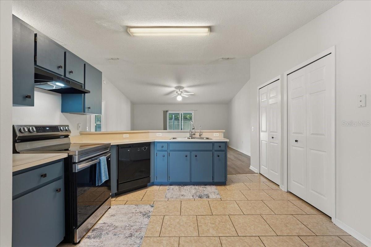 372 Lake Daisy Cir, Winter Haven, FL 33884