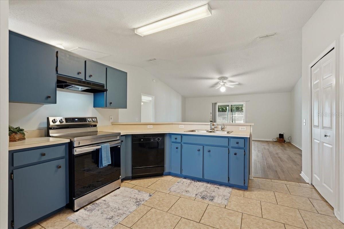 372 Lake Daisy Cir, Winter Haven, FL 33884