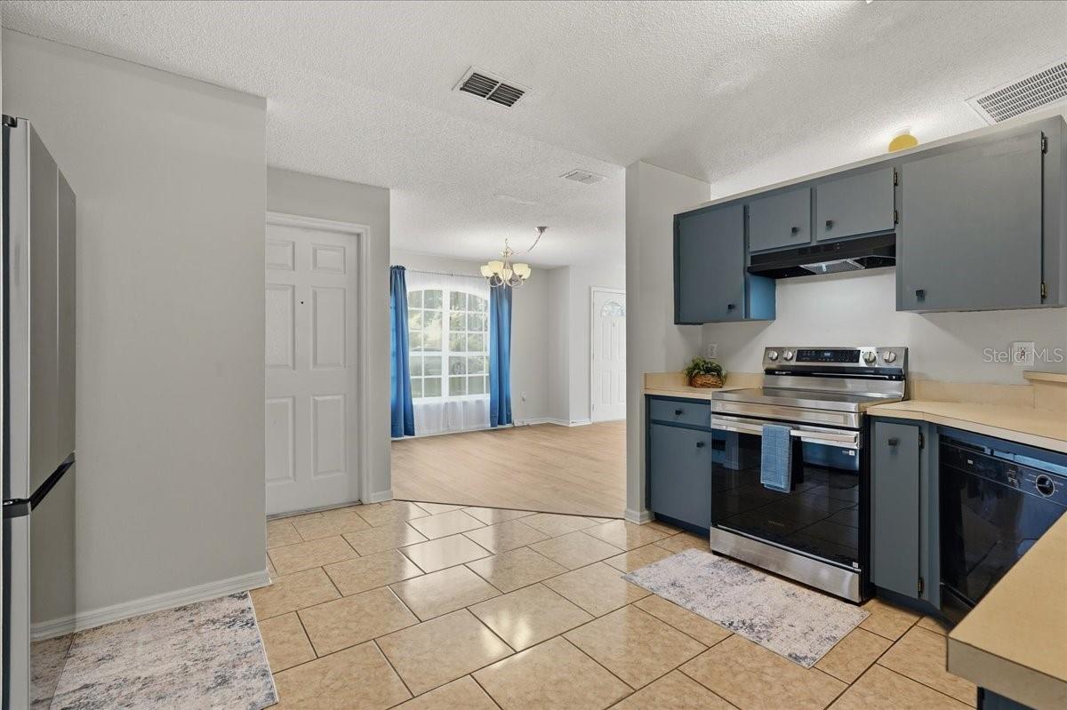 372 Lake Daisy Cir, Winter Haven, FL 33884