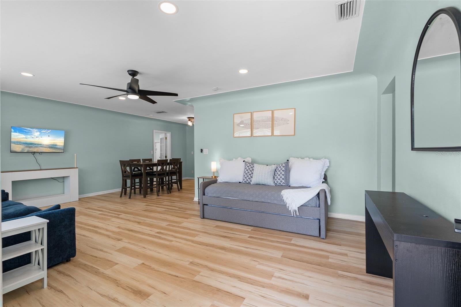 7690 91st, Seminole, FL 33777