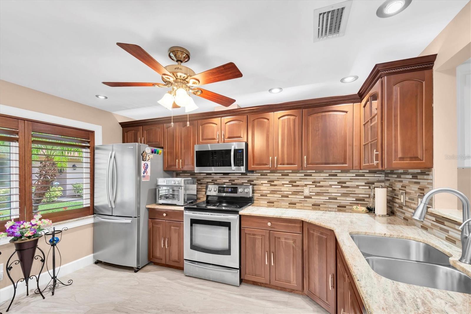 19029 Us Highway 19 Unit 13e, Clearwater, FL 33764