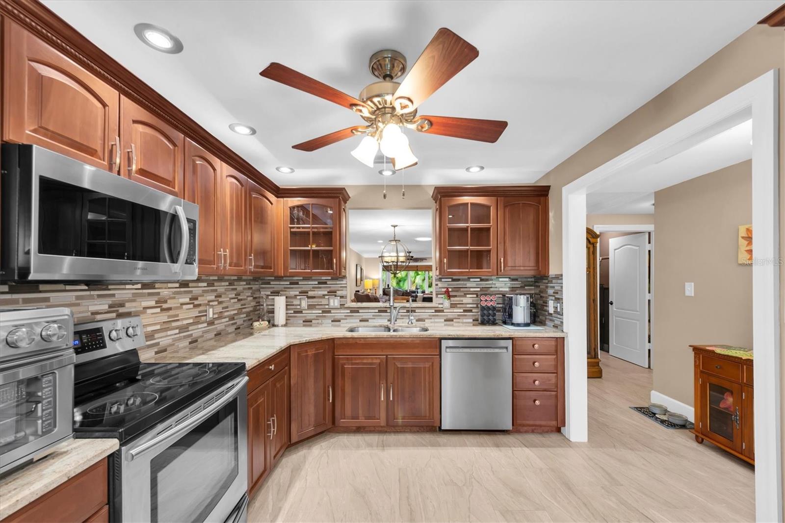 19029 Us Highway 19 Unit 13e, Clearwater, FL 33764