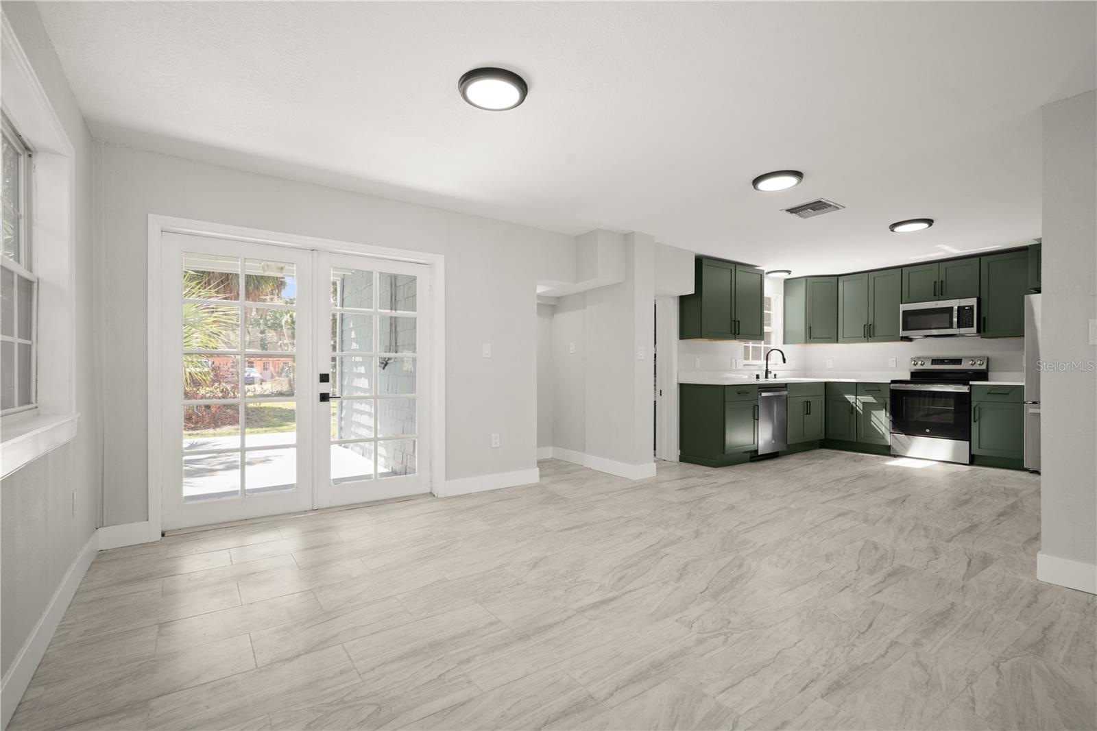 309 Bath, Tarpon Springs, FL 34689