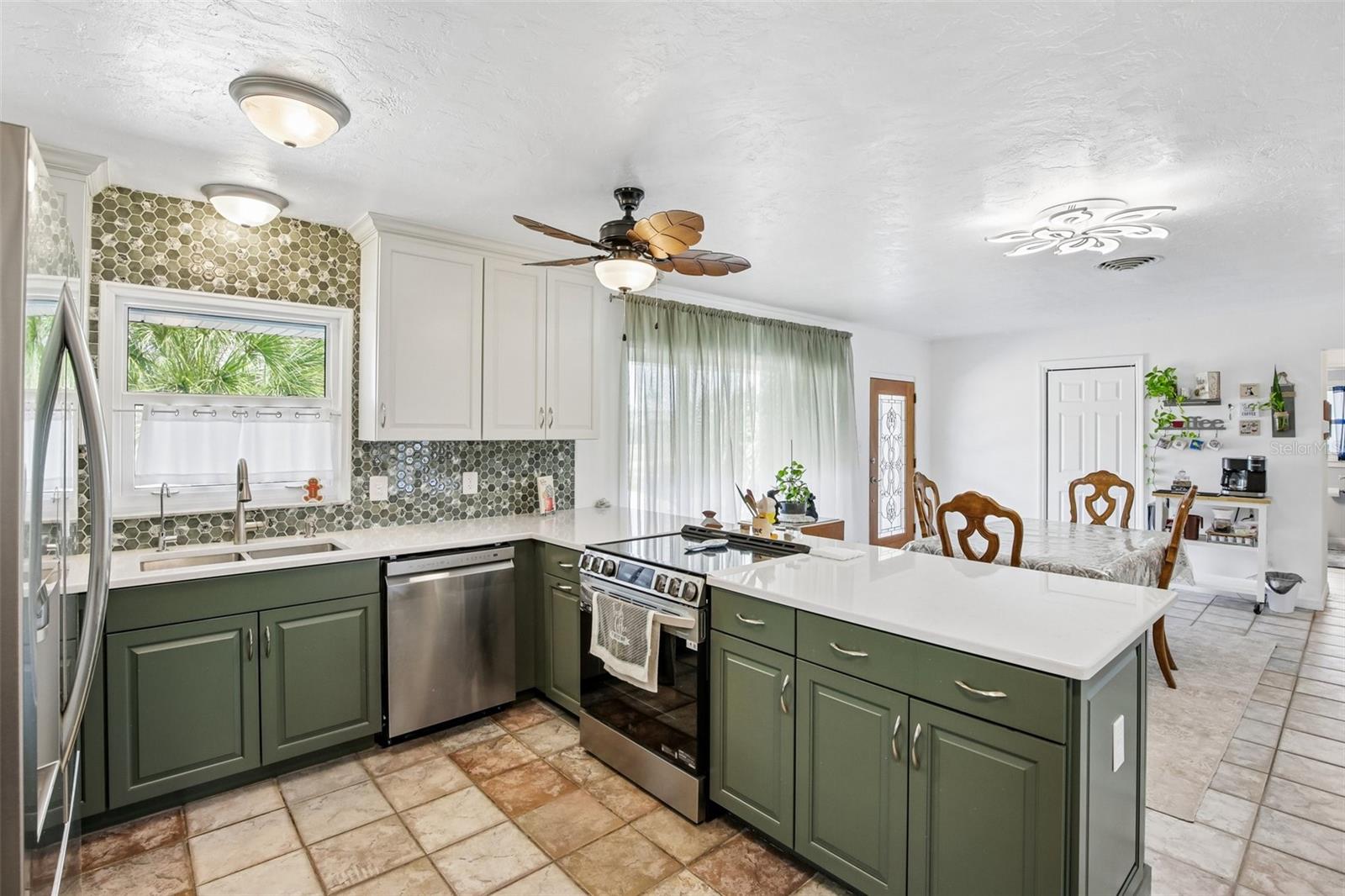 806 Blue Heron, Ruskin, FL 33570