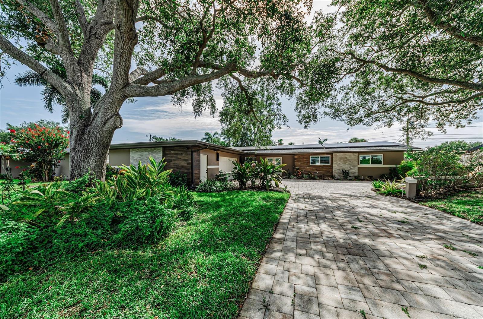 861 Rafael, St Petersburg, FL 33704