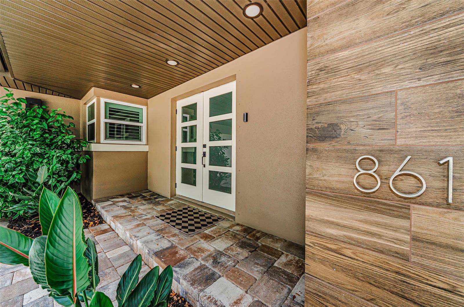 861 Rafael, St Petersburg, FL 33704
