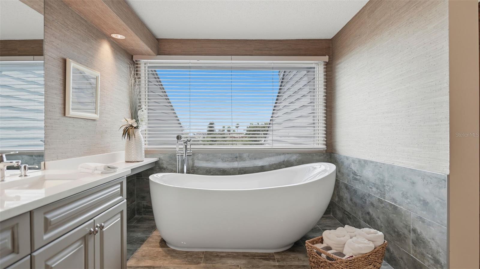 910 Pinellas Bayway Unit 201, Tierra Verde, FL 33715