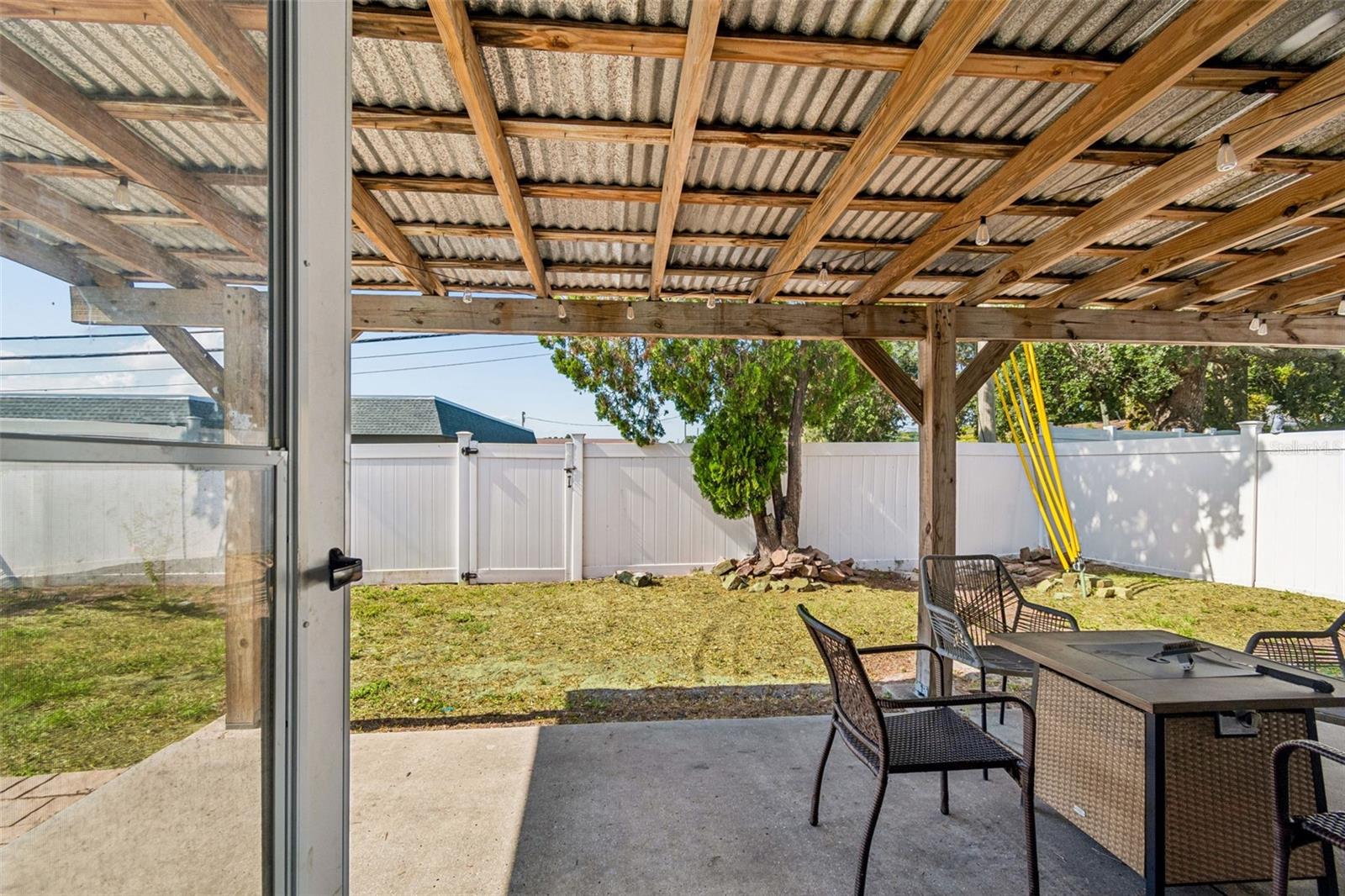 10748 Village Green Ave, Seminole, FL 33772
