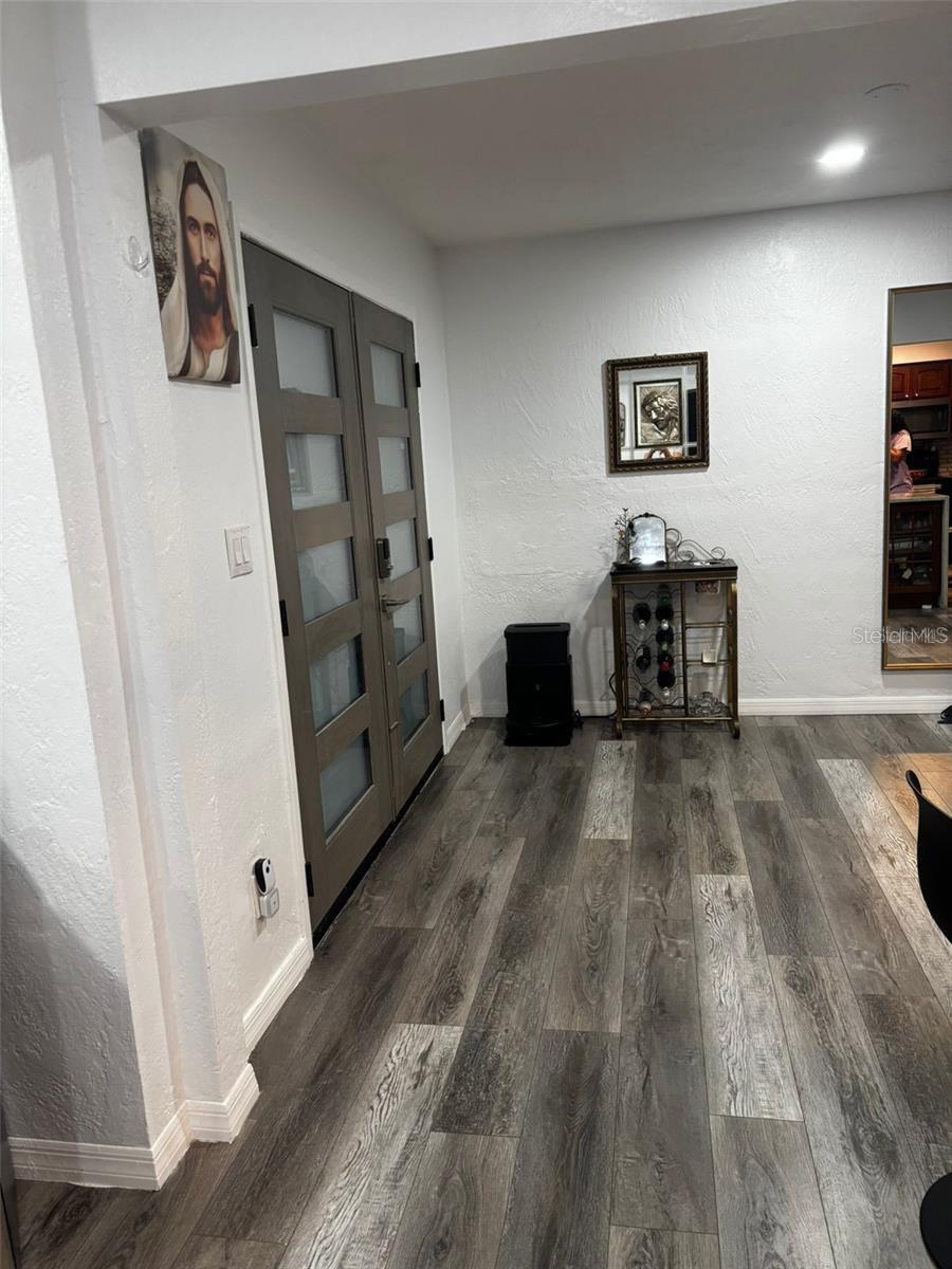 4127 28th, St Petersburg, FL 33713
