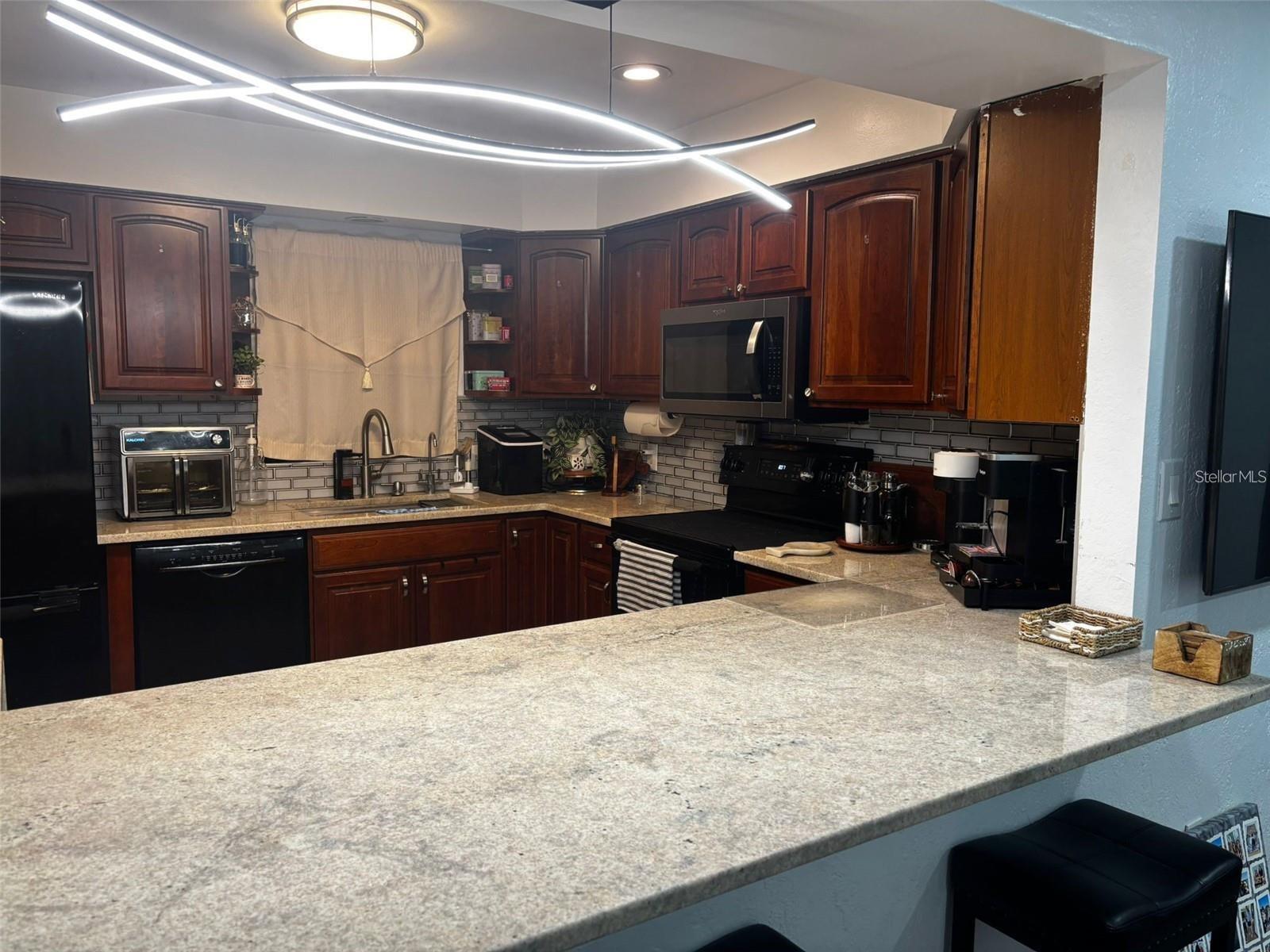 4127 28th, St Petersburg, FL 33713