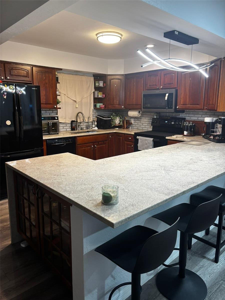 4127 28th, St Petersburg, FL 33713
