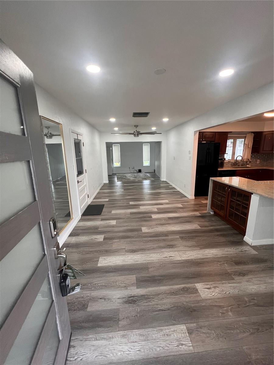 4127 28th, St Petersburg, FL 33713