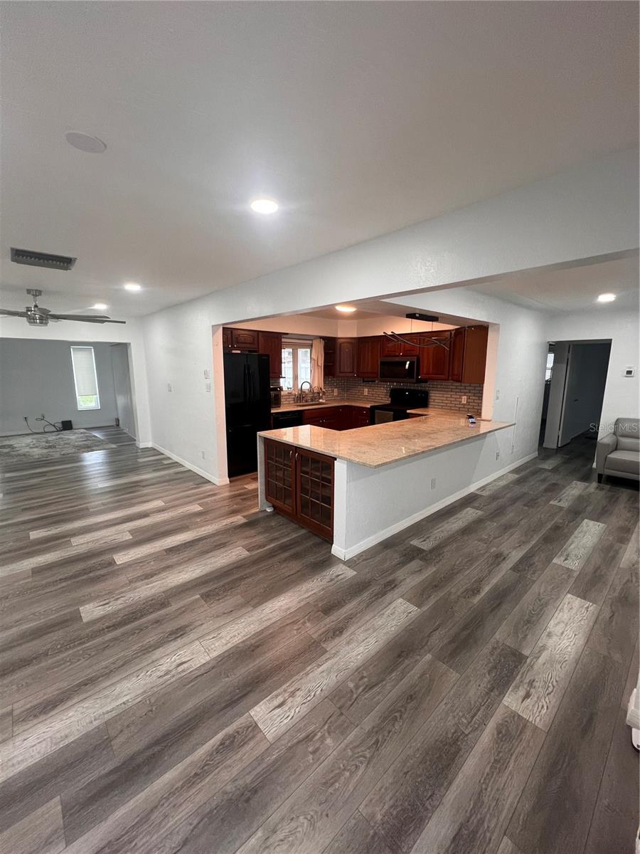 4127 28th, St Petersburg, FL 33713