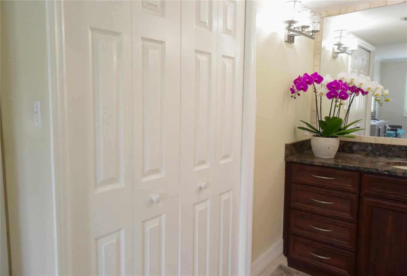 5231 Lake Village Unit 27, Sarasota, FL 34235