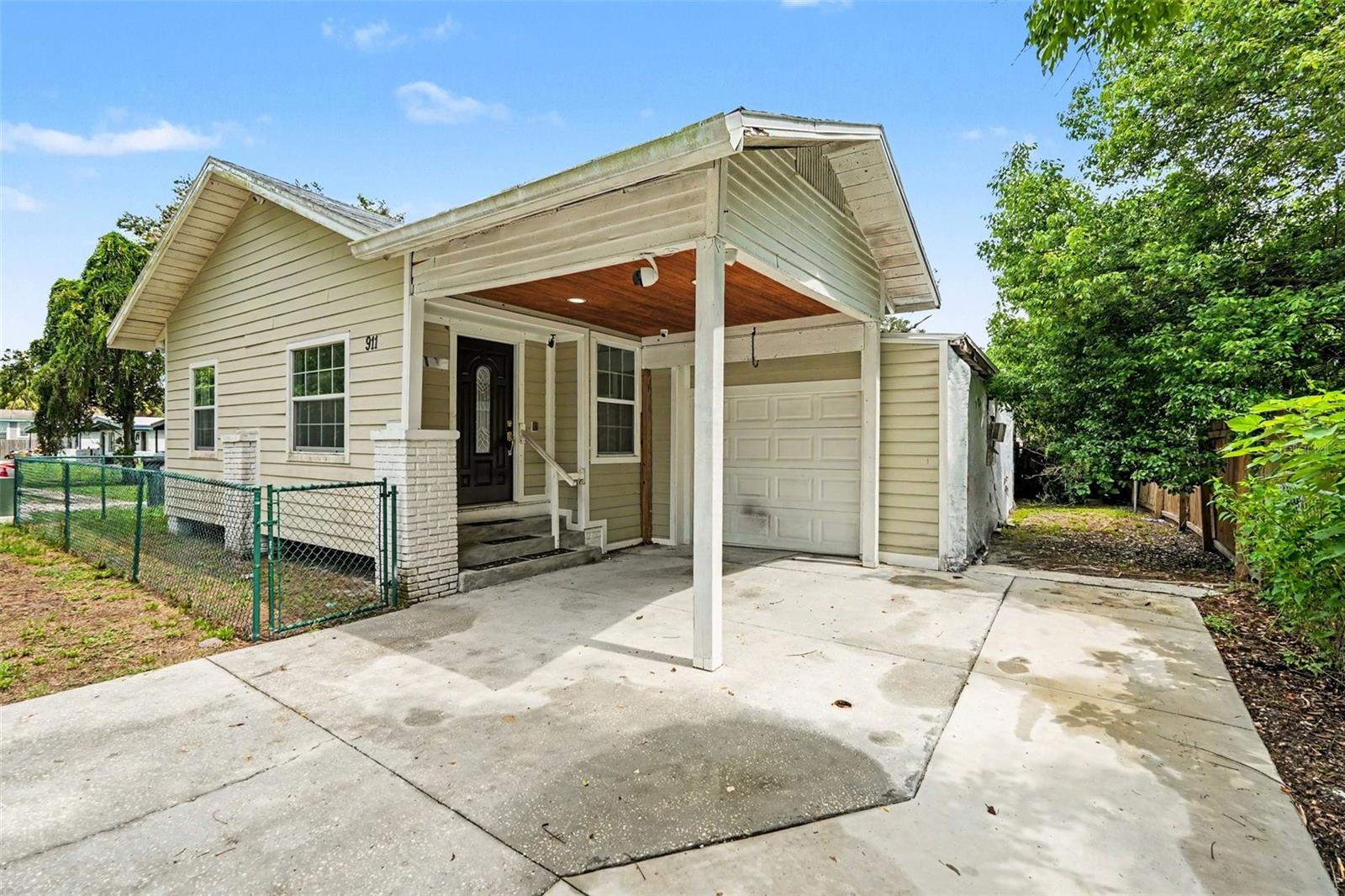 911 123rd, Tampa, FL 33612