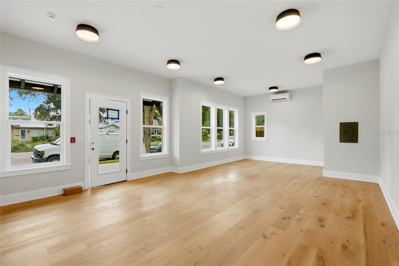 2540 1st, St Petersburg, FL 33713