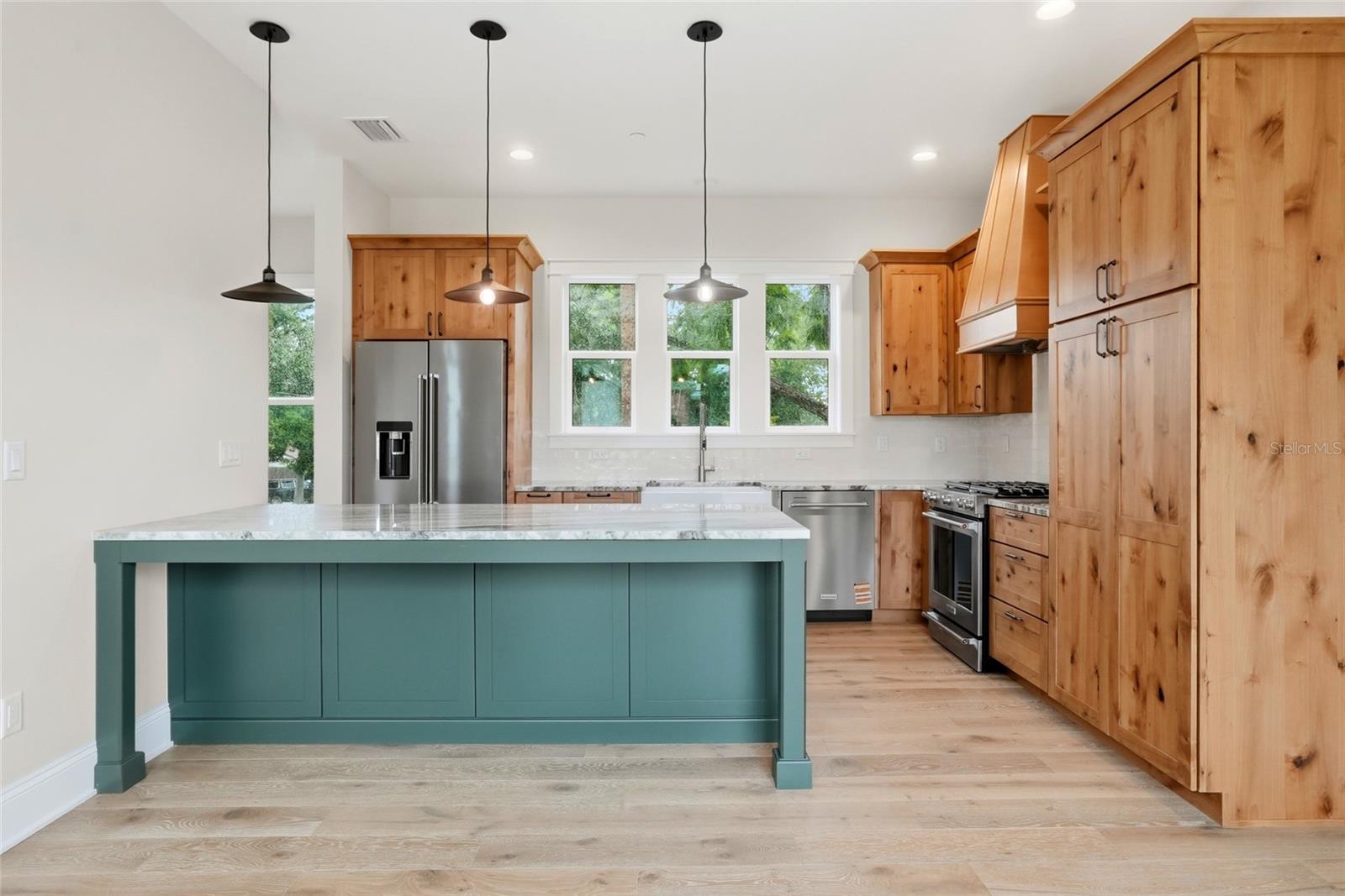 2540 1st, St Petersburg, FL 33713