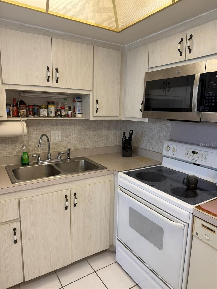 8100 Dr Martin Luther King Jr Unit 208, St Petersburg, FL 33702
