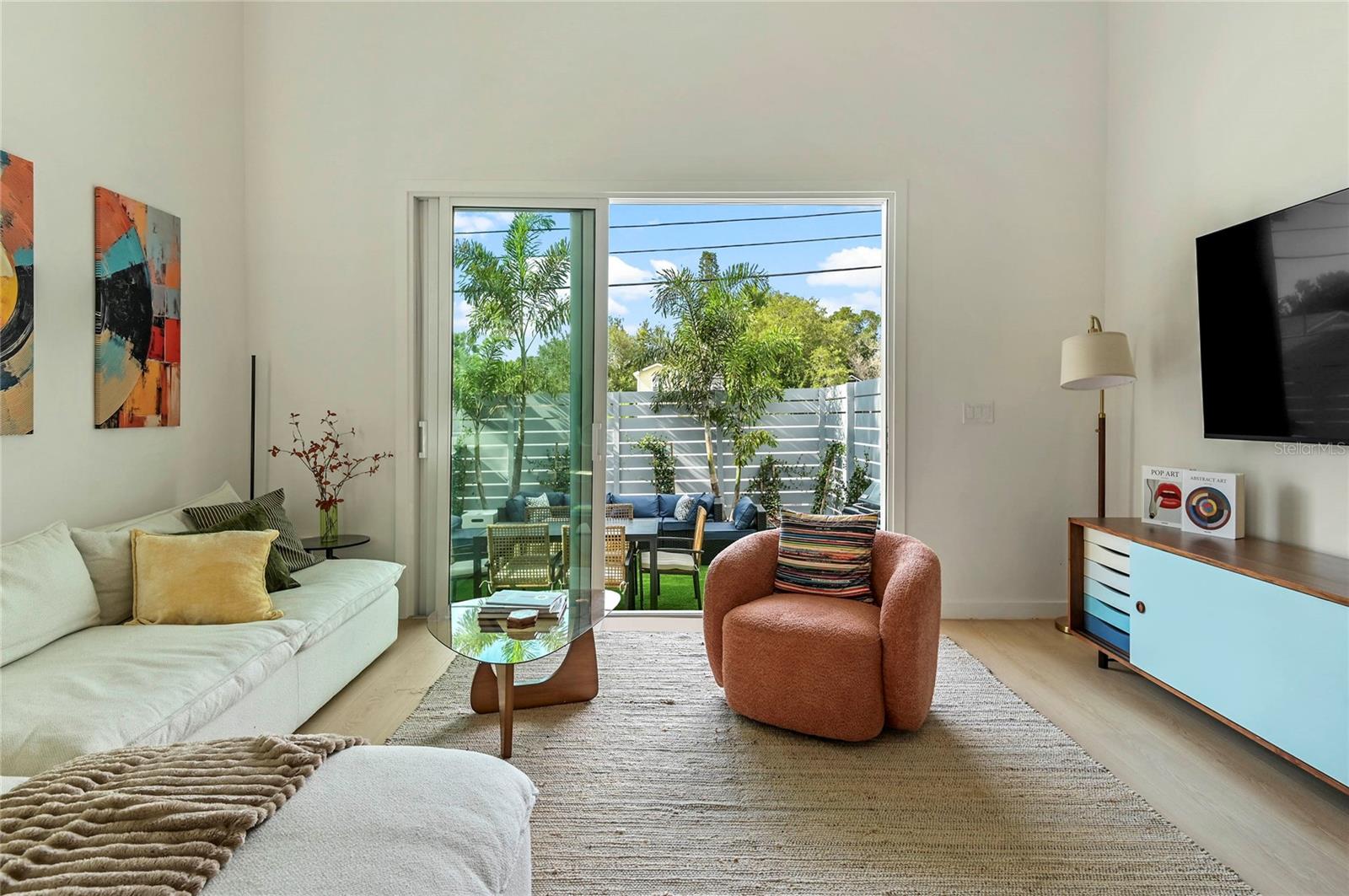 718 14th, St Petersburg, FL 33701