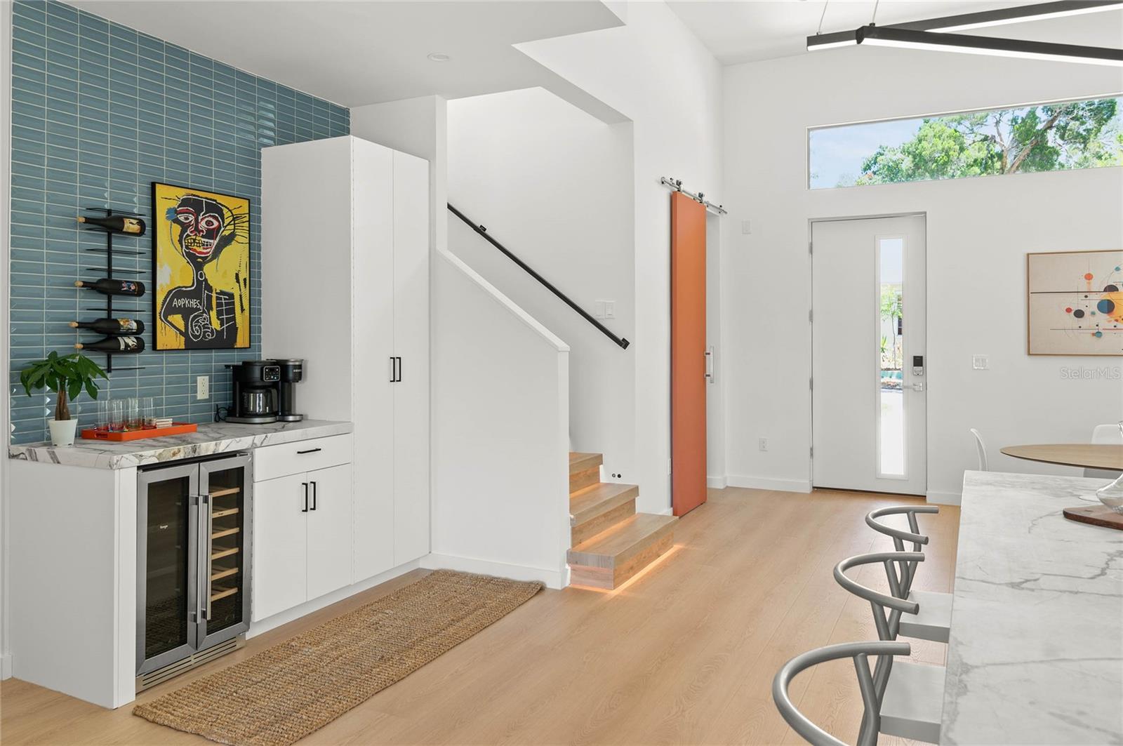 718 14th, St Petersburg, FL 33701