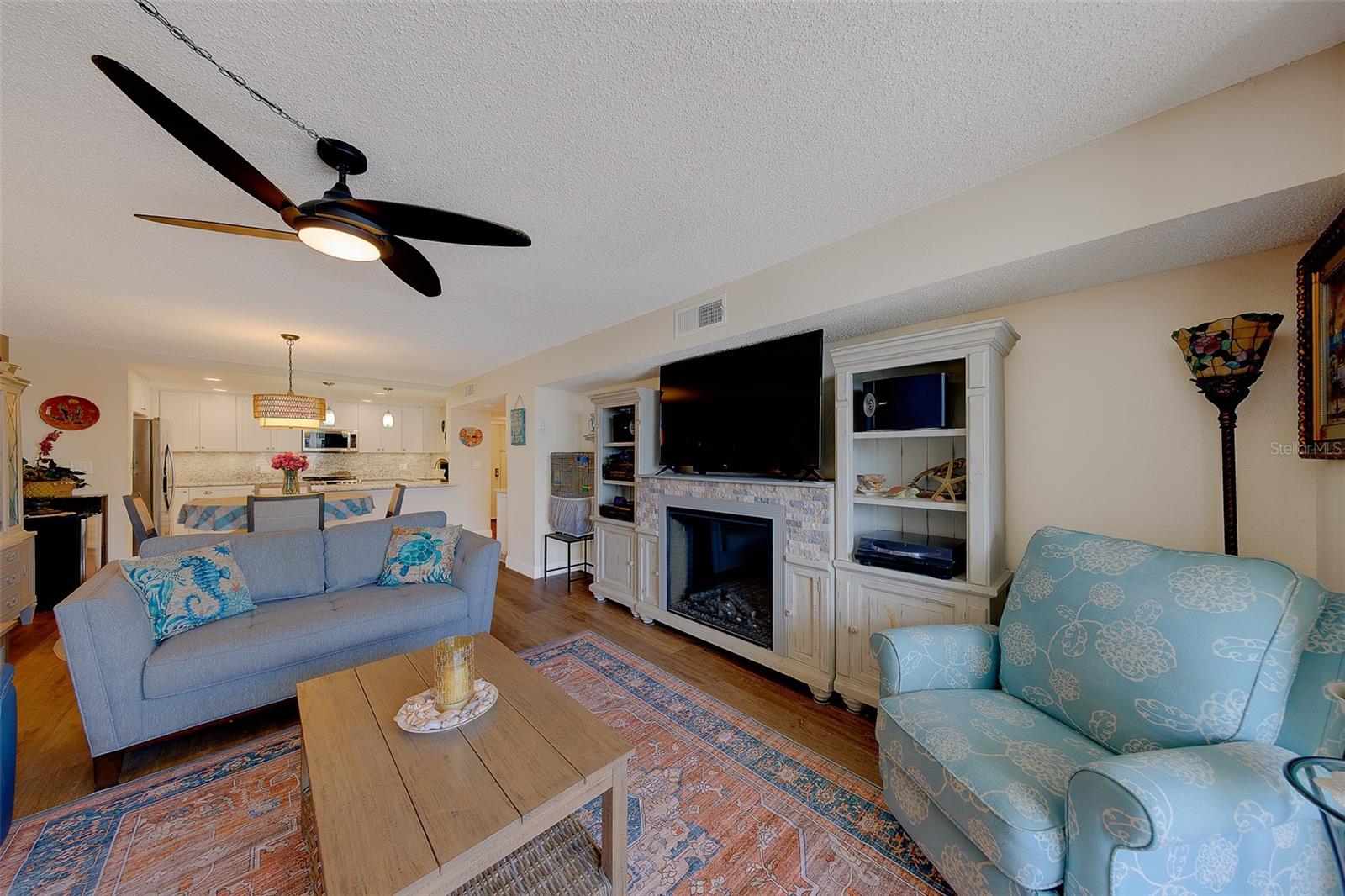 1460 Gulf Unit 305, Clearwater, FL 33767