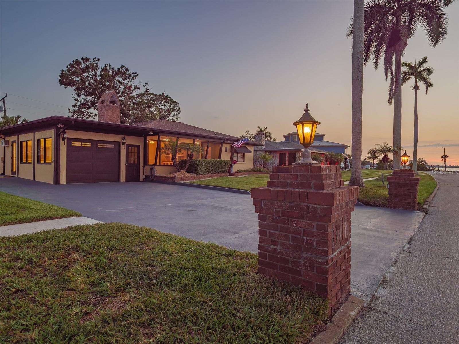 2410 Riverside, Bradenton, FL 34208