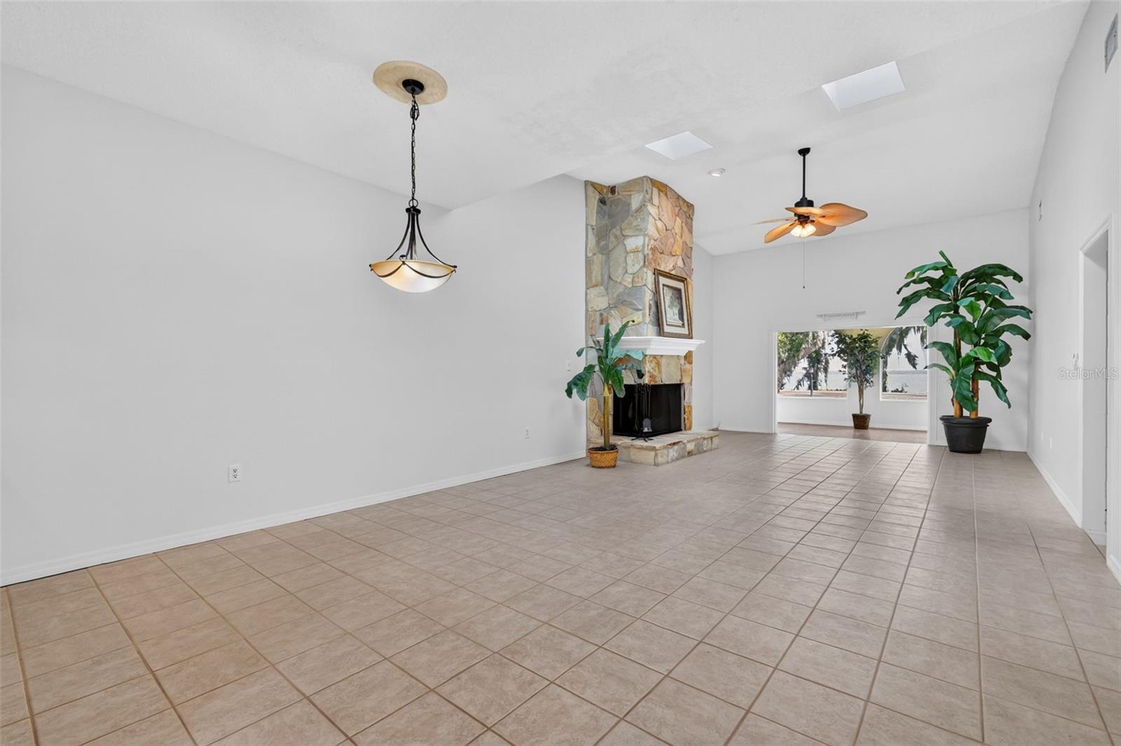 1111 Lakeshore Unit C3, Eustis, FL 32726