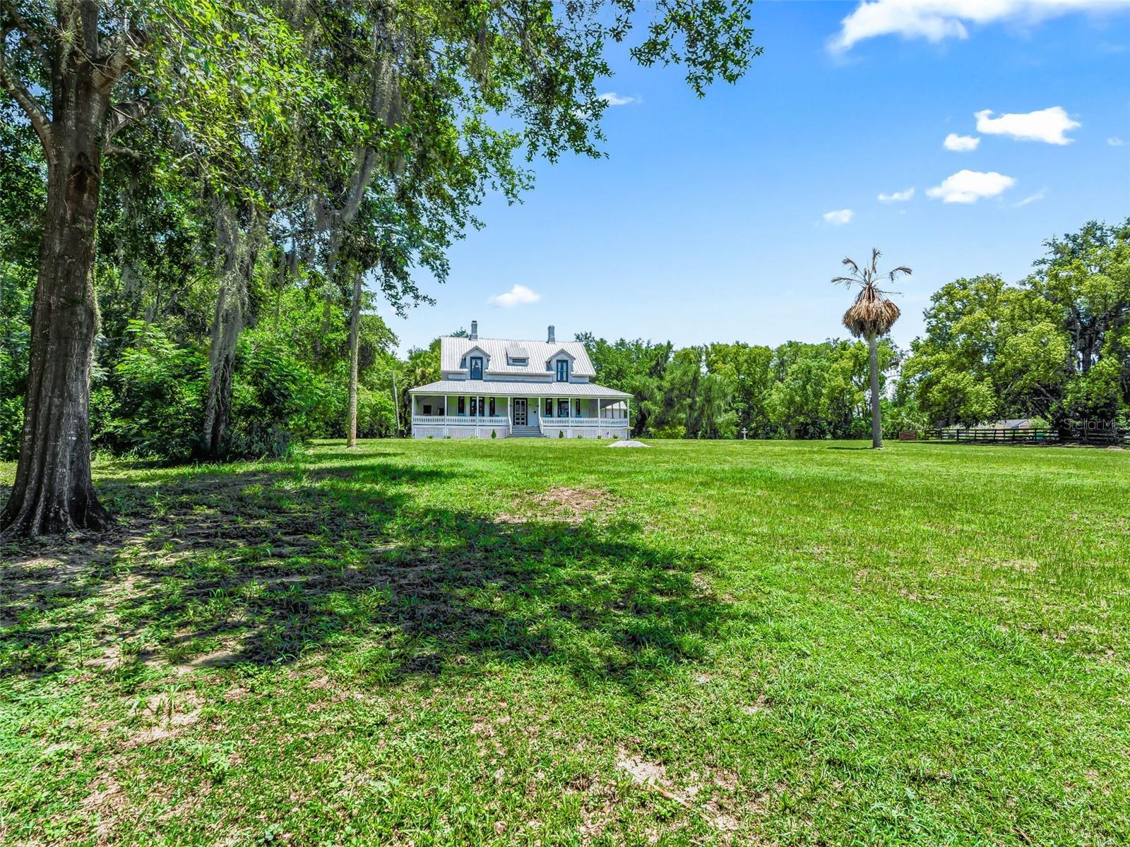 511 Mirror Lake, Fruitland Park, FL 34731