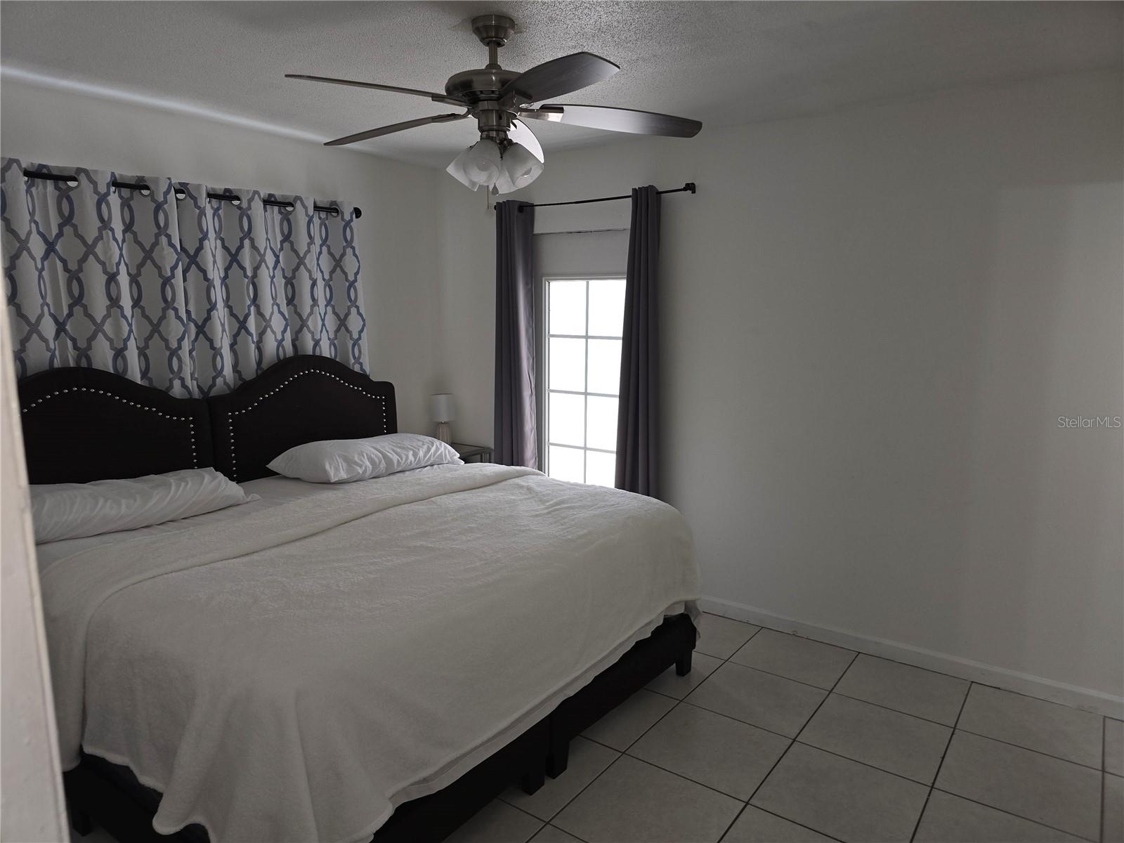 537 Melody, Sarasota, FL 34237