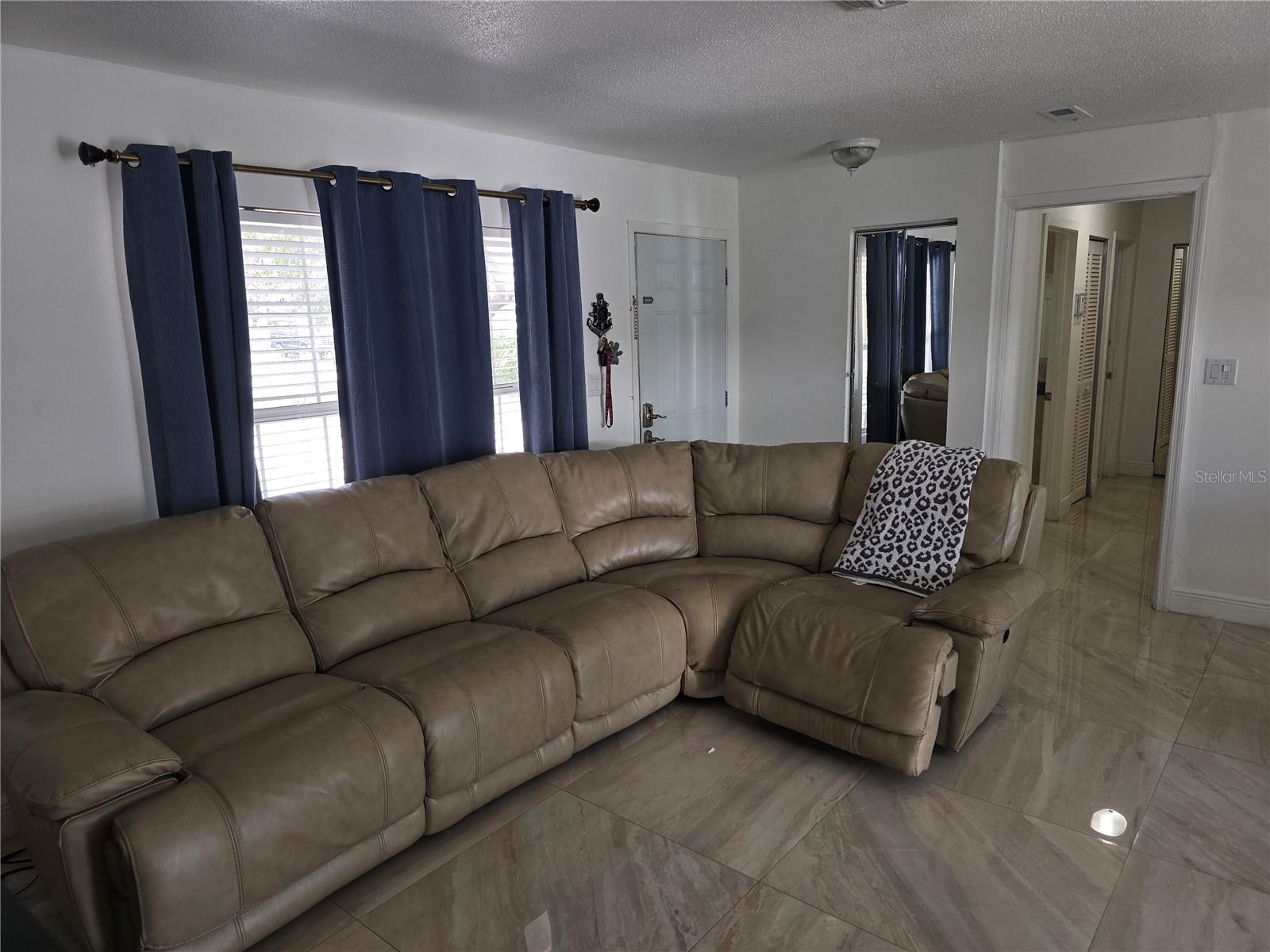 537 Melody, Sarasota, FL 34237