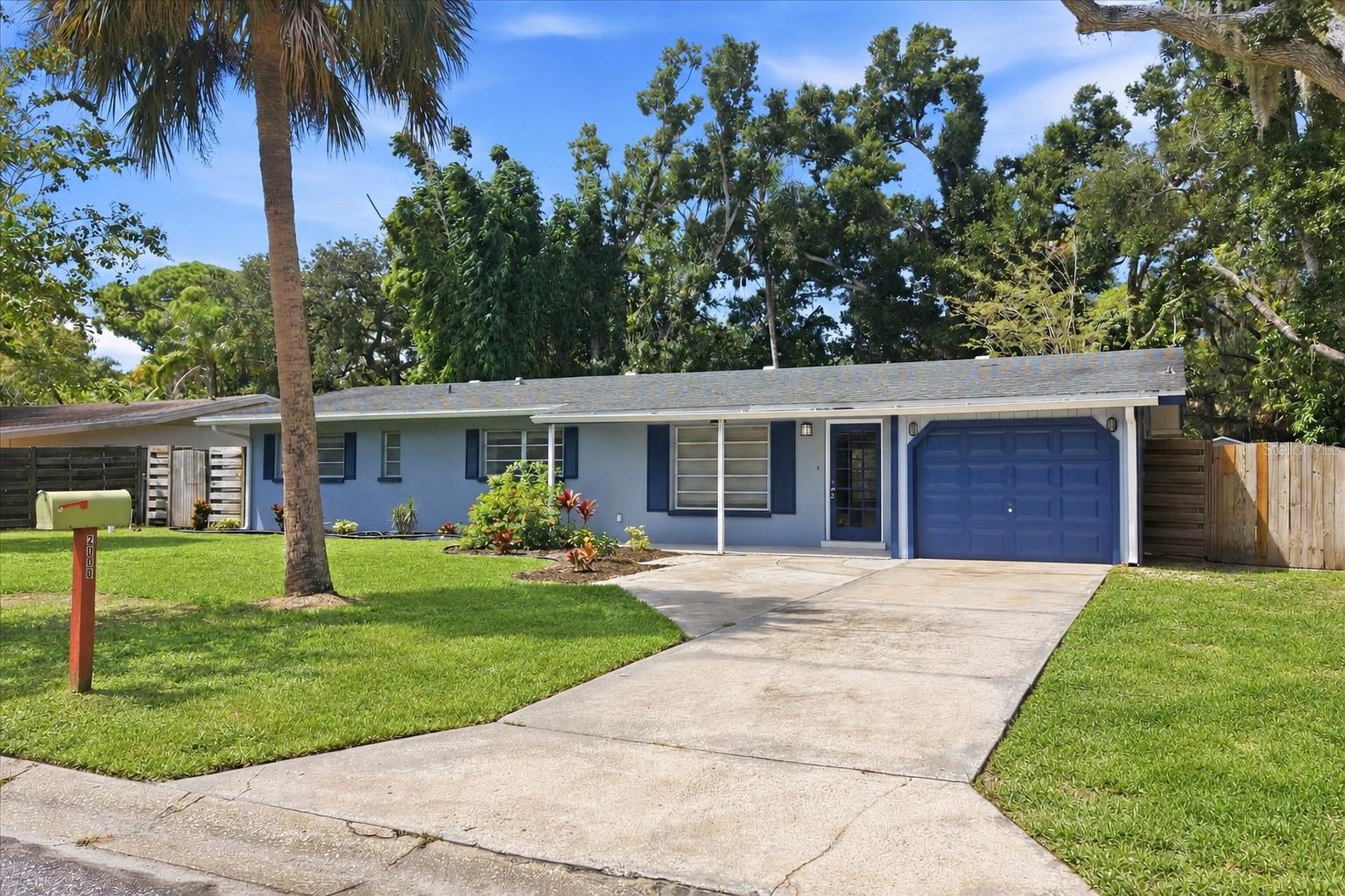 2000 Craft, Sarasota, FL 34239