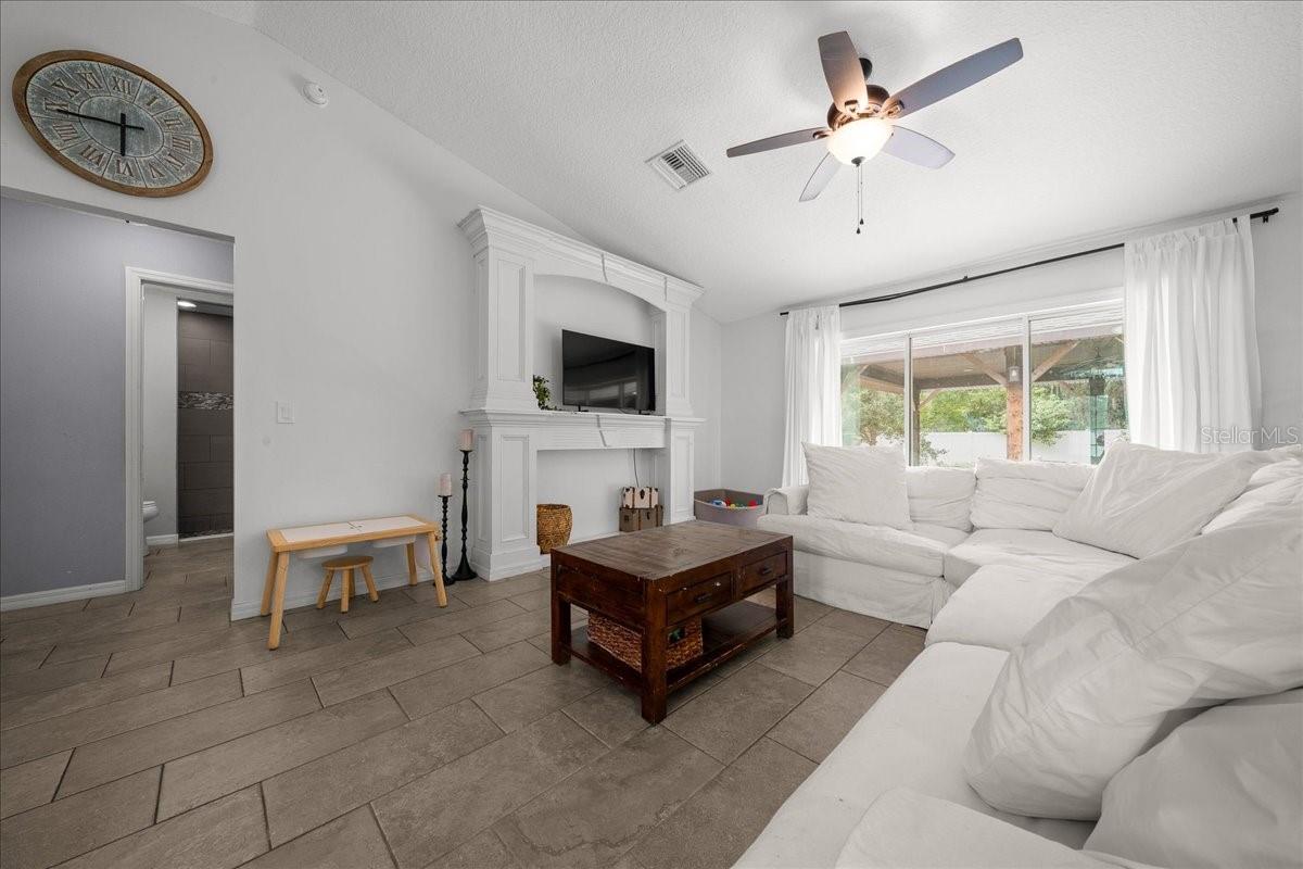 60 Owens, Umatilla, FL 32784