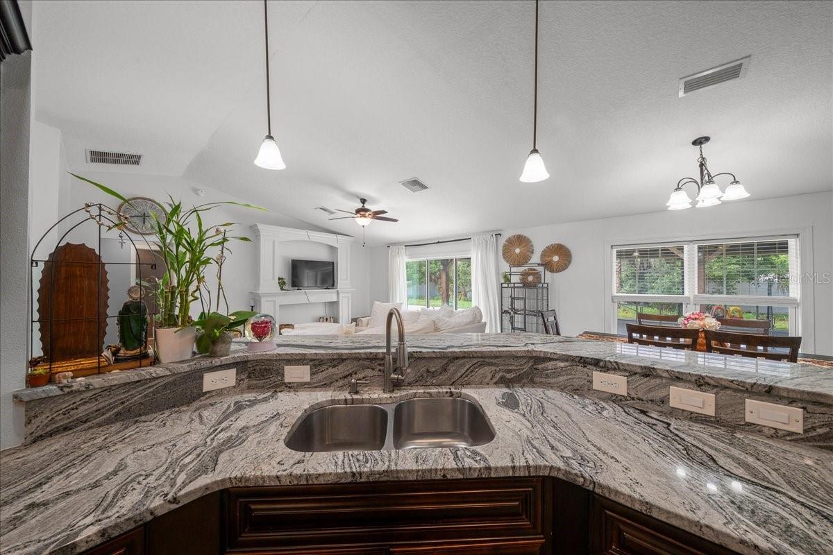 60 Owens, Umatilla, FL 32784