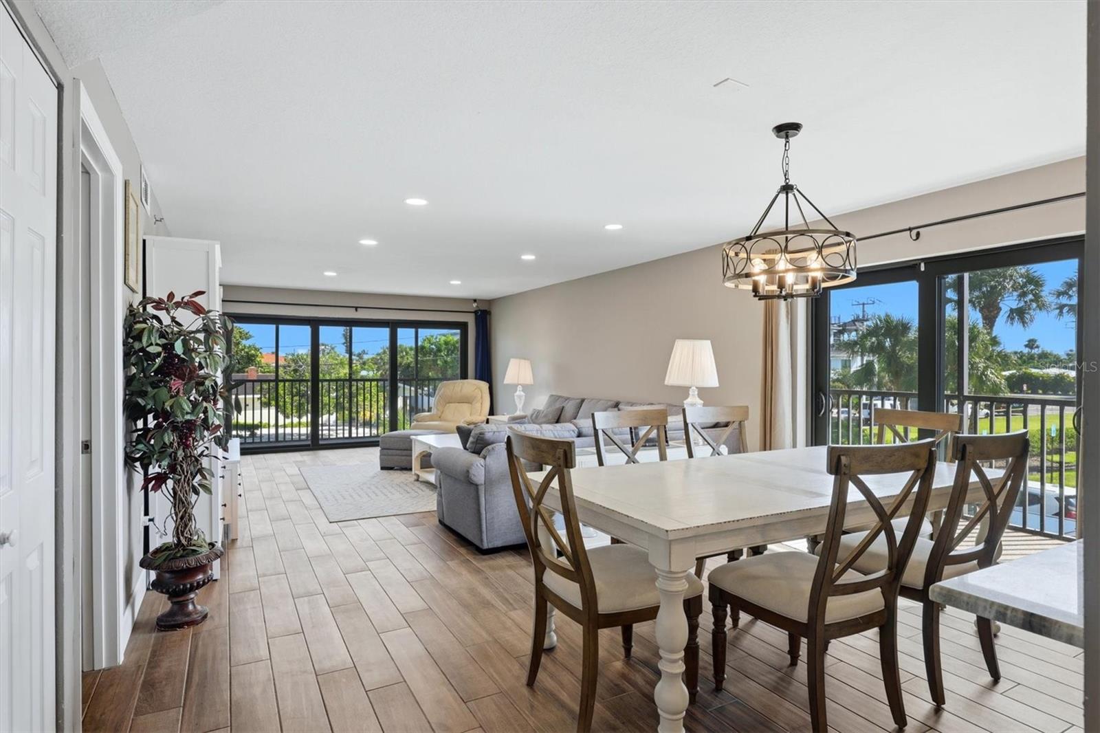 1001 Benjamin Franklin Unit 206, Sarasota, FL 34236