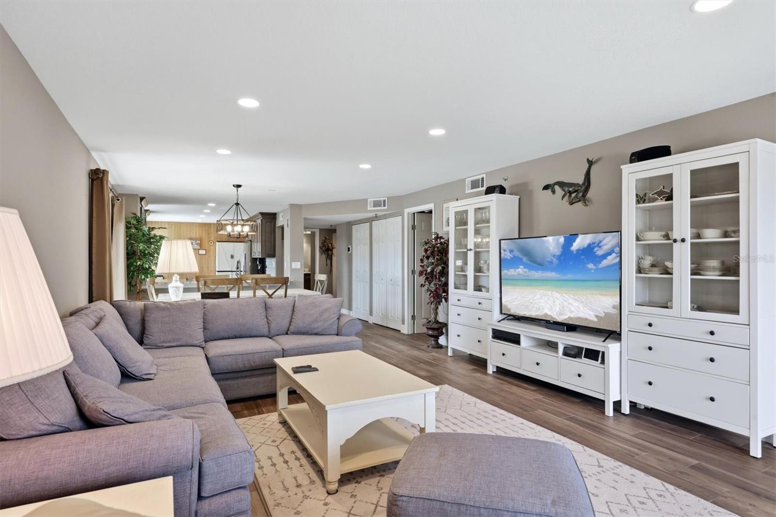 1001 Benjamin Franklin Unit 206, Sarasota, FL 34236
