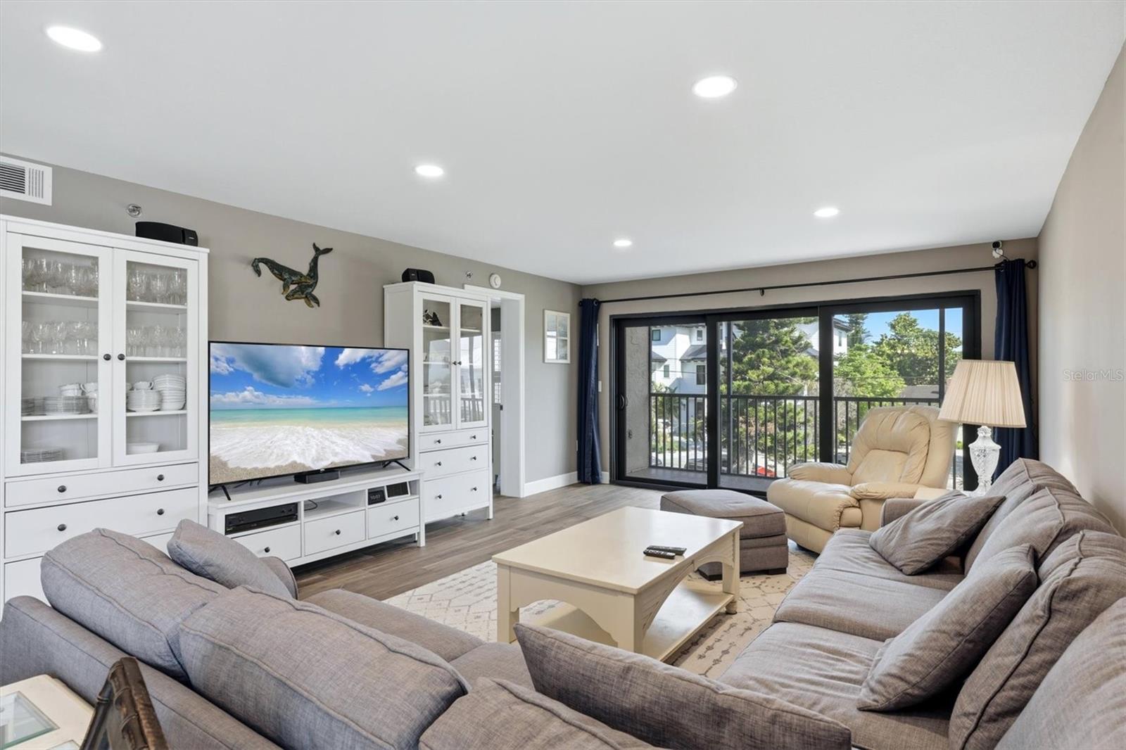 1001 Benjamin Franklin Unit 206, Sarasota, FL 34236