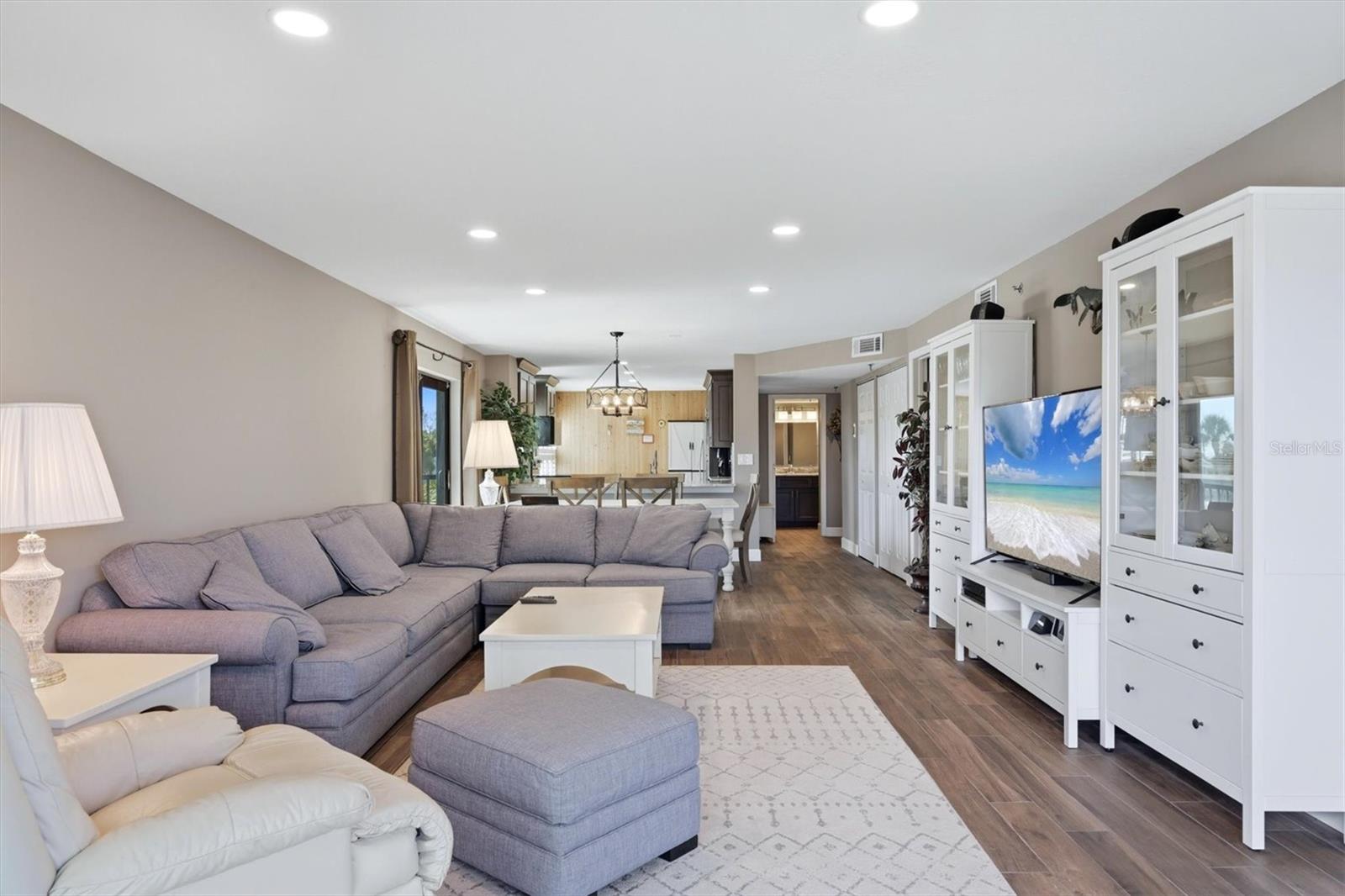 1001 Benjamin Franklin Unit 206, Sarasota, FL 34236