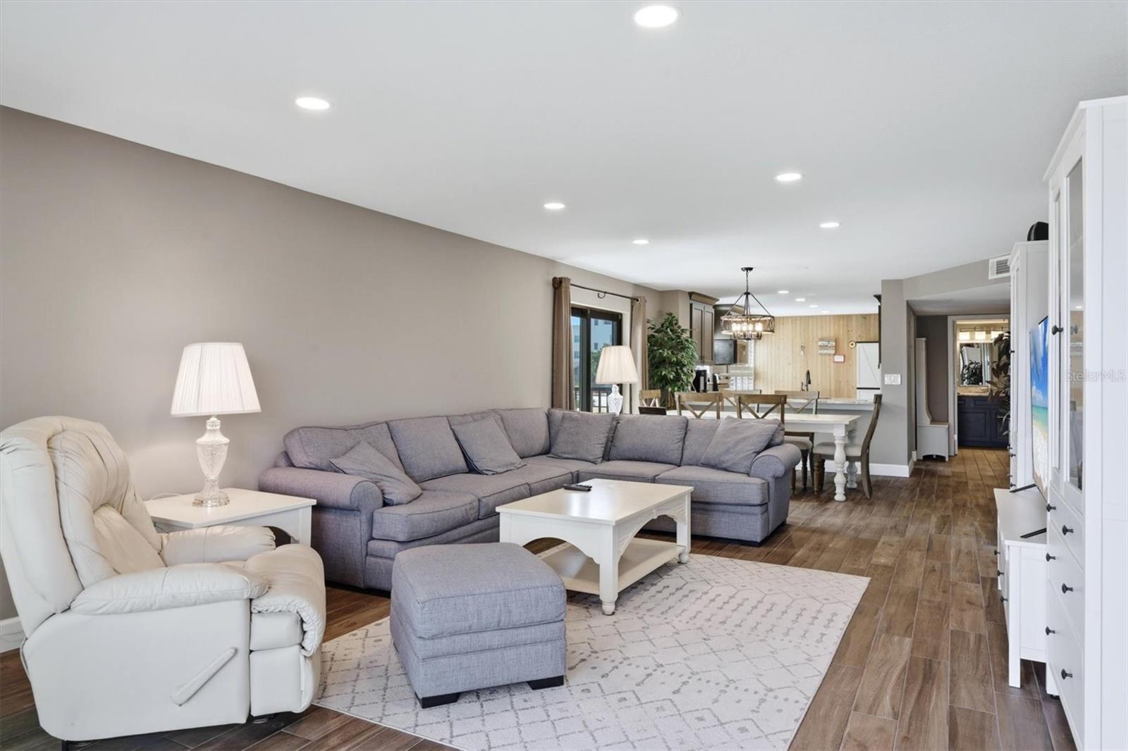 1001 Benjamin Franklin Unit 206, Sarasota, FL 34236