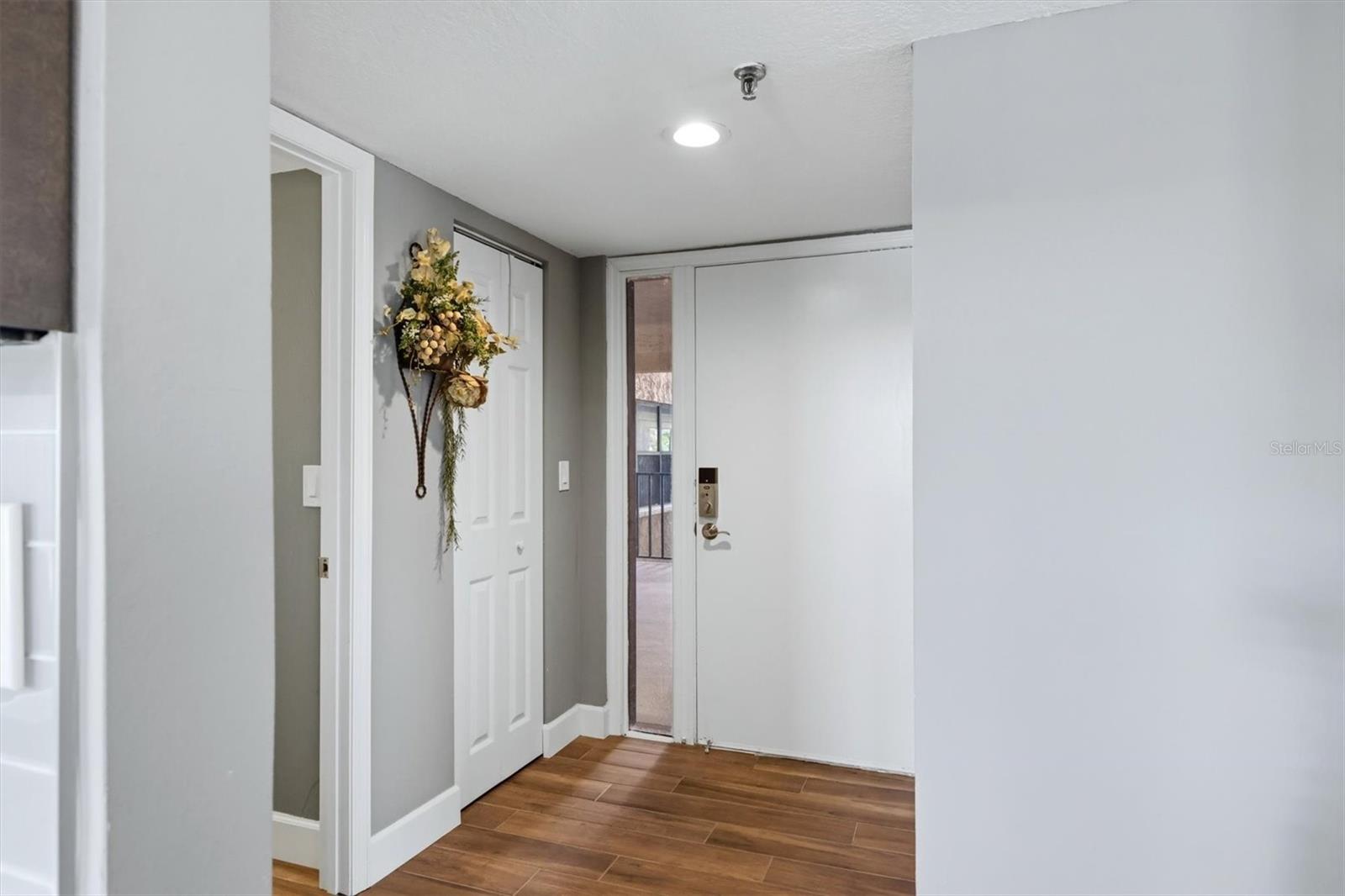 1001 Benjamin Franklin Unit 206, Sarasota, FL 34236
