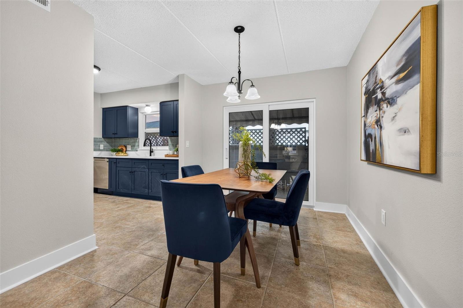 1190 Rue Des Chateaux Unit 1a, St Petersburg, FL 33707
