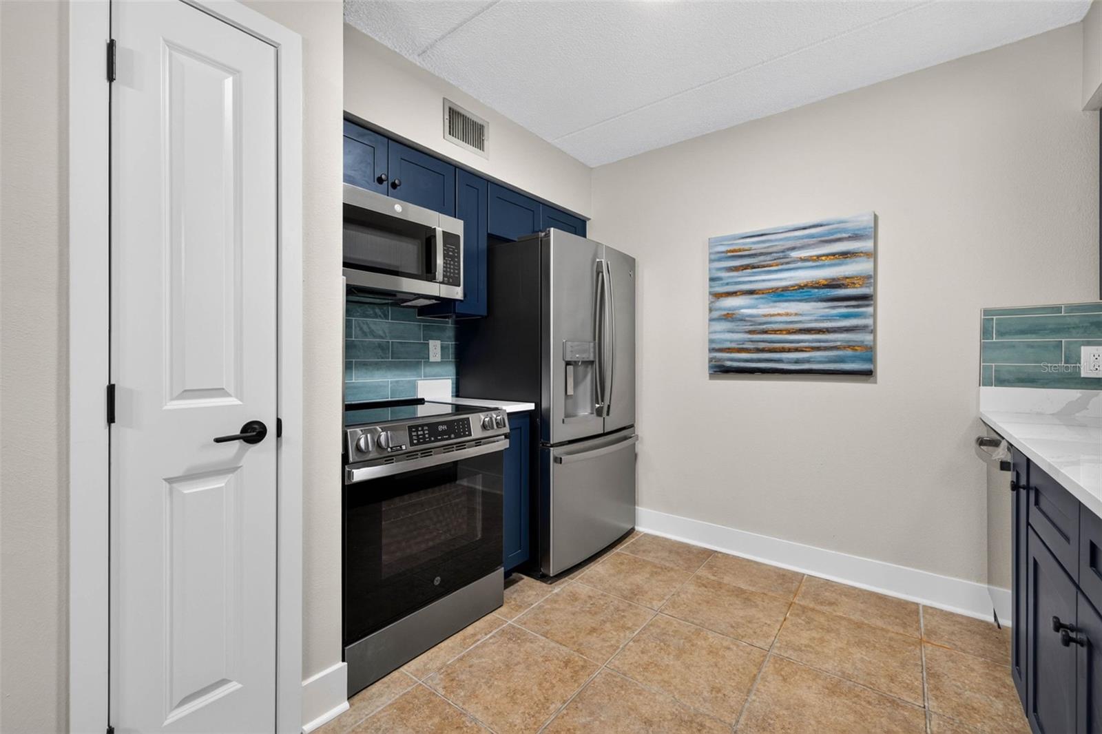 1190 Rue Des Chateaux Unit 1a, St Petersburg, FL 33707